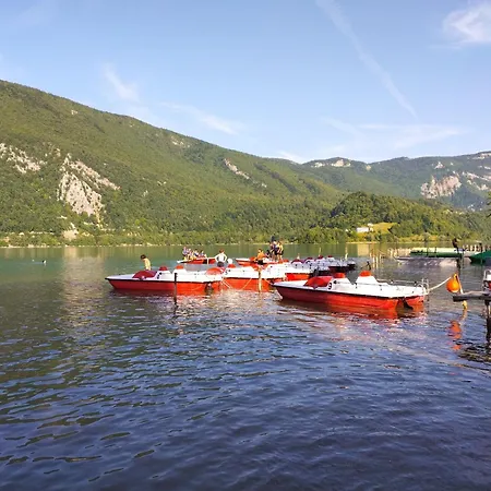 Camping Le Hameau Des Pecheurs Novalaise